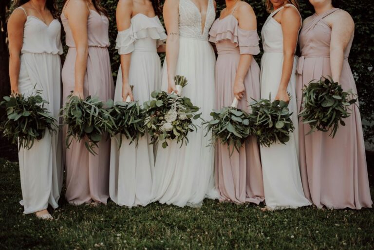 Read more about the article The Ultimate Victorian Bridesmaid Guide