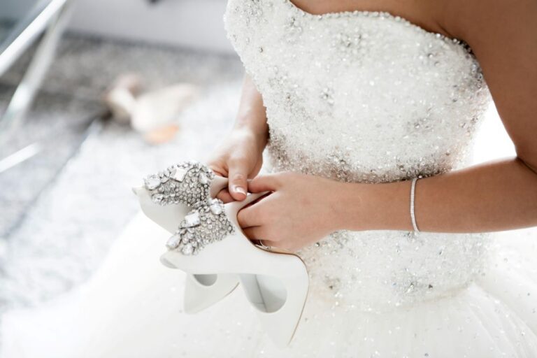 Read more about the article Celebrity-Approved Accessories to Elevate Your Wedding Look – Melbourne Edition
