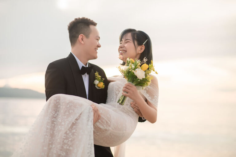 Read more about the article How to Plan an Elopement: The Ultimate Guide