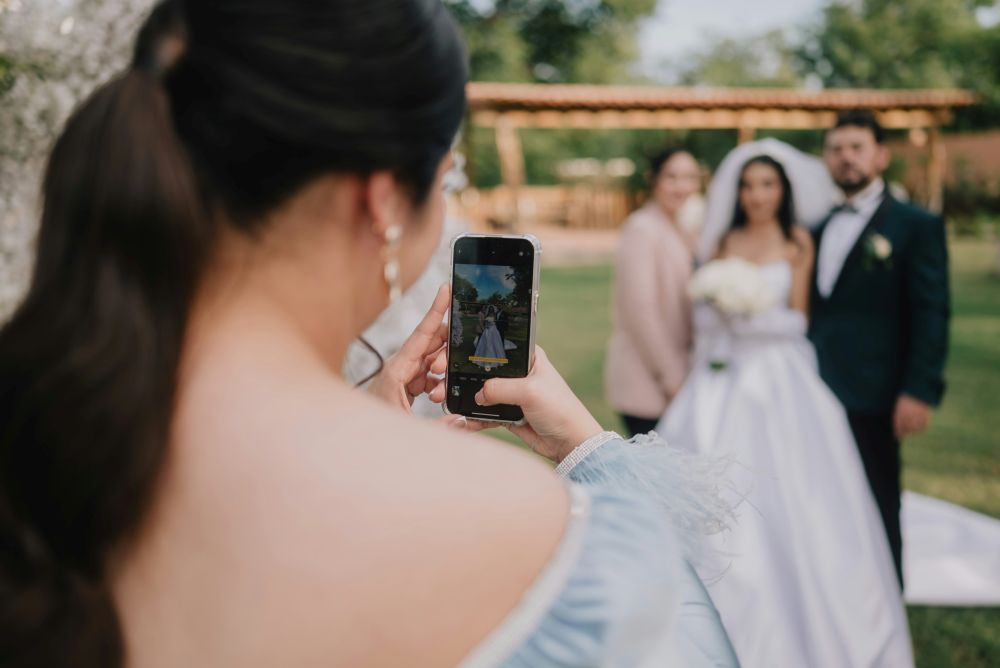 Collecting guest photos