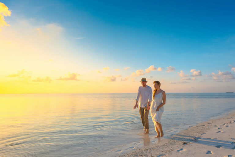 Read more about the article Amazing Honeymoon Destinations in Australia: 5 Deluxe and 5 Budget Options