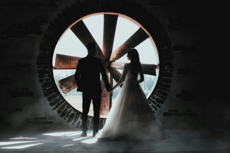 Read more about the article How to Plan an Industrial Style Wedding: A Complete Guide