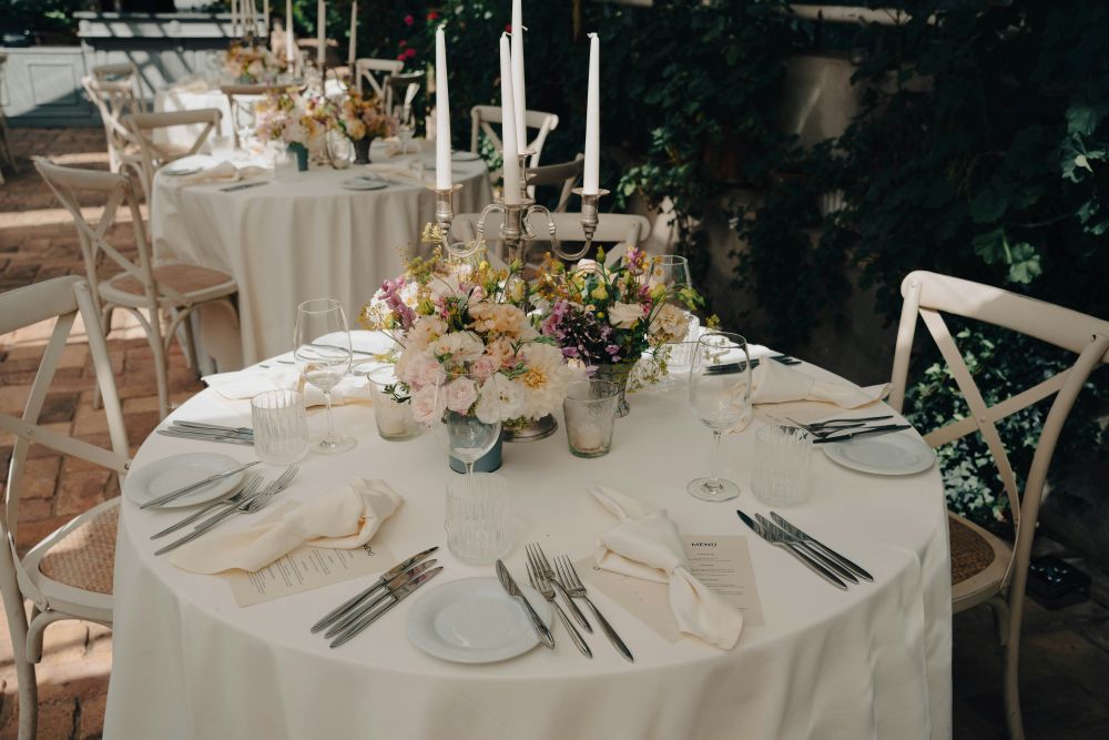 Singles table Singles table