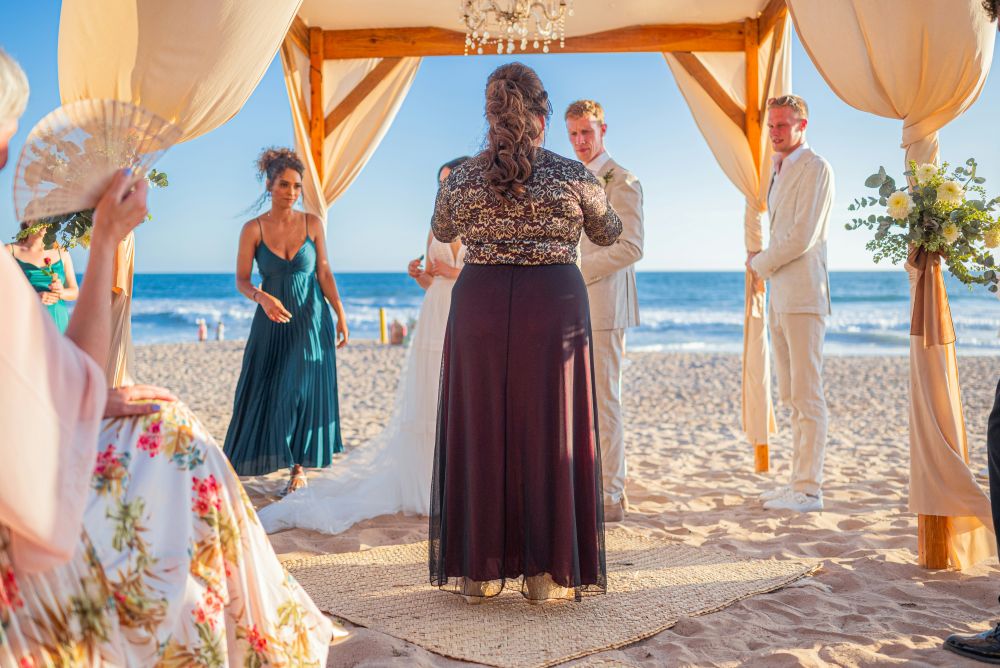 Read more about the article The Wedding VIC Insider: The Unplugged Ceremony (Handling the DIY Paparazzi)