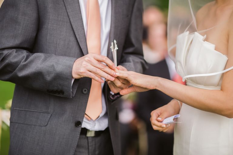 Read more about the article 💕 22 Best Wedding Celebrants in Melbourne (2026/2027)