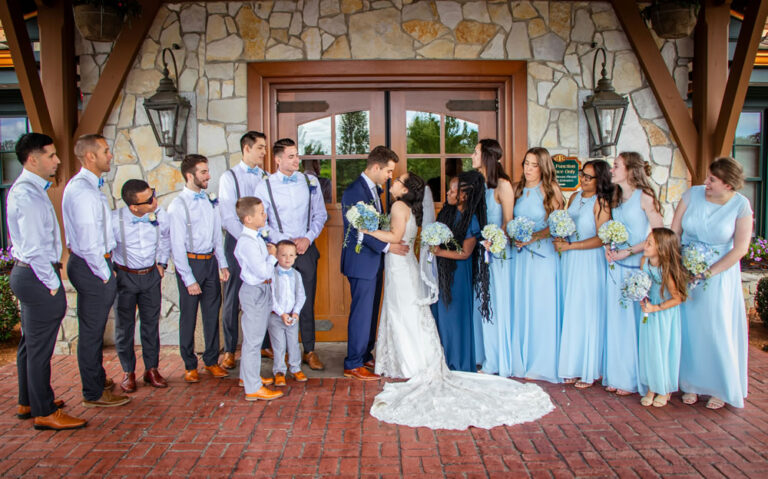 Read more about the article How to Pick a Wedding Colour Theme: A Comprehensive Guide