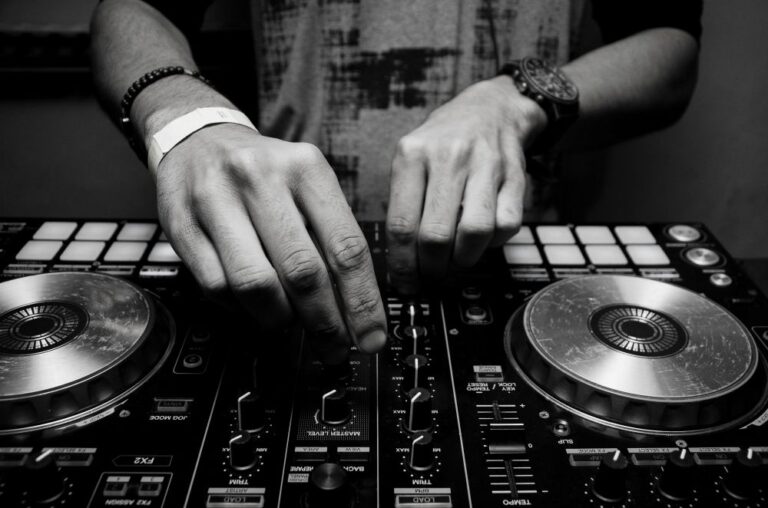 Read more about the article Melbourne Wedding Music & Entertainment: Where to Start