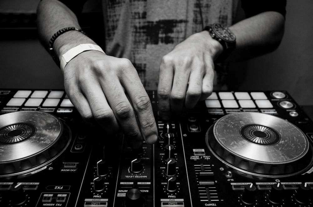 Read more about the article Melbourne Wedding Music & Entertainment: Where to Start