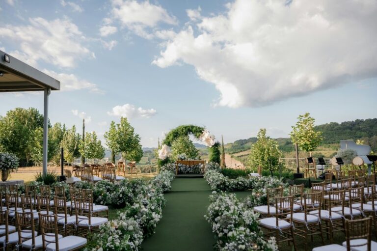 Read more about the article The Wedding VIC Insider: The “Hailey Bieber” Floral Arch vs. Your Real-Life Budget
