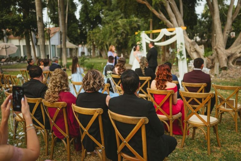 Read more about the article How Many Guests Should You Invite to Your Melbourne Wedding?