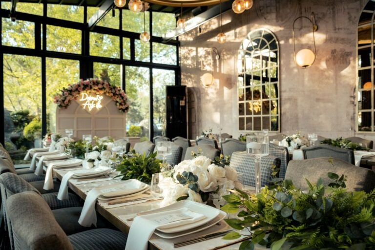 Read more about the article The Wedding VIC Insider: Seating Chart Tetris & The “Difficult” Family Dynamics
