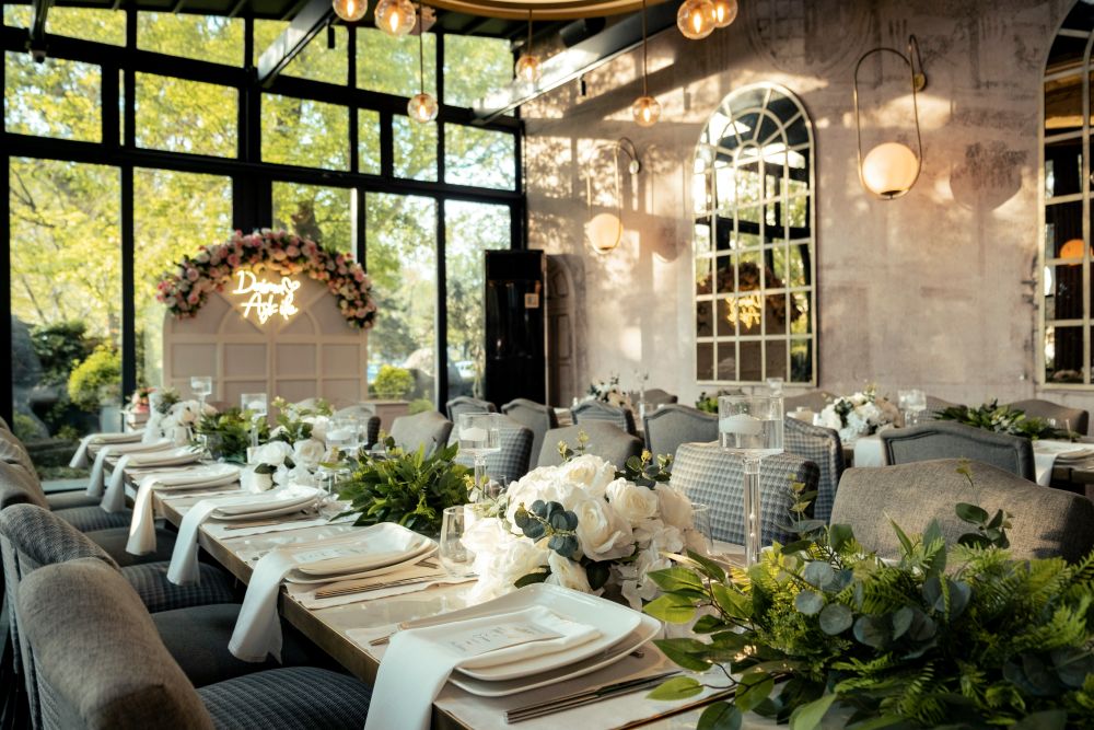 Read more about the article The Wedding VIC Insider: Seating Chart Tetris & The “Difficult” Family Dynamics