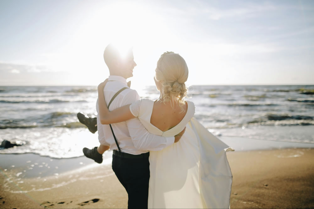Read more about the article How to Plan a Weekday Wedding: Benefits and Considerations