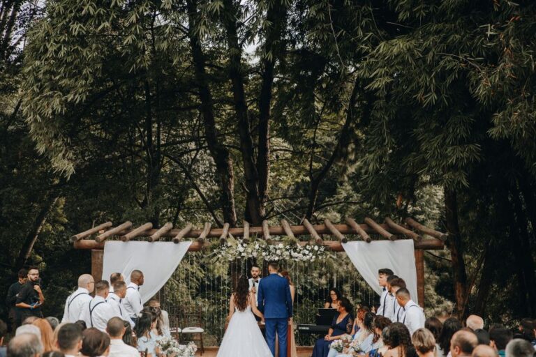 Read more about the article What to Wear to a Garden Wedding in Melbourne – Best Outfit Guide